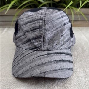 Under Armour Gray Black Pattern Hat Women’s Adjustable Strapback Athletic Cap